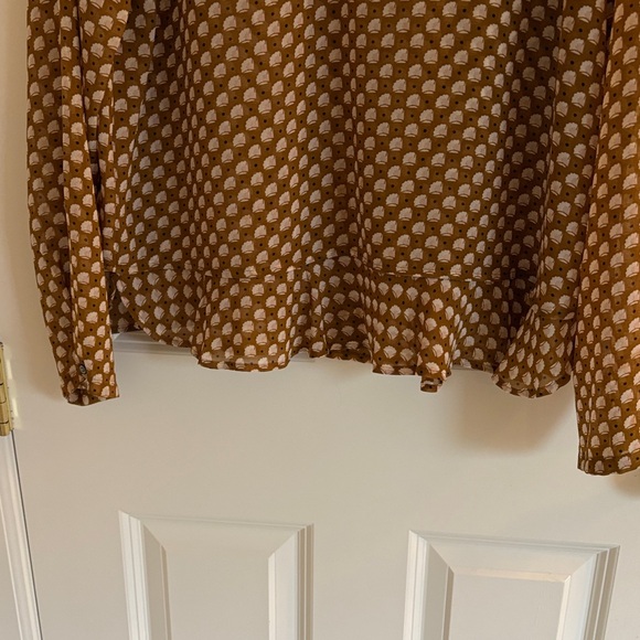 LOFT size LP Patterned Blouse - Picture 4 of 6